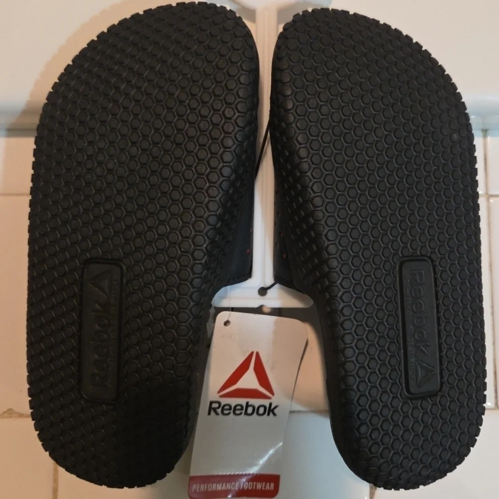 Boy’s Reebok Black Slide Sandals! NWT! Size 13!